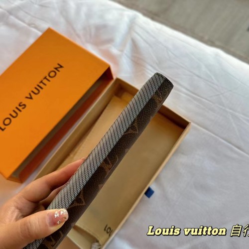 Louis Vuitton Zippy Wallet Vivienne Holiday Monogram Canvas