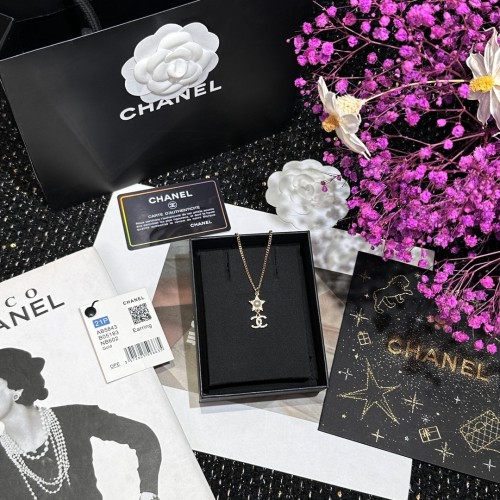 Chanel CC Pearl Pendant Necklace