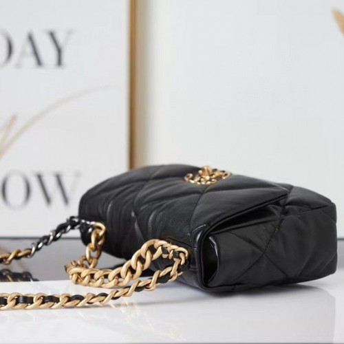 *Superior* Chanel 19 Handbag Gold-Tone Buckle
